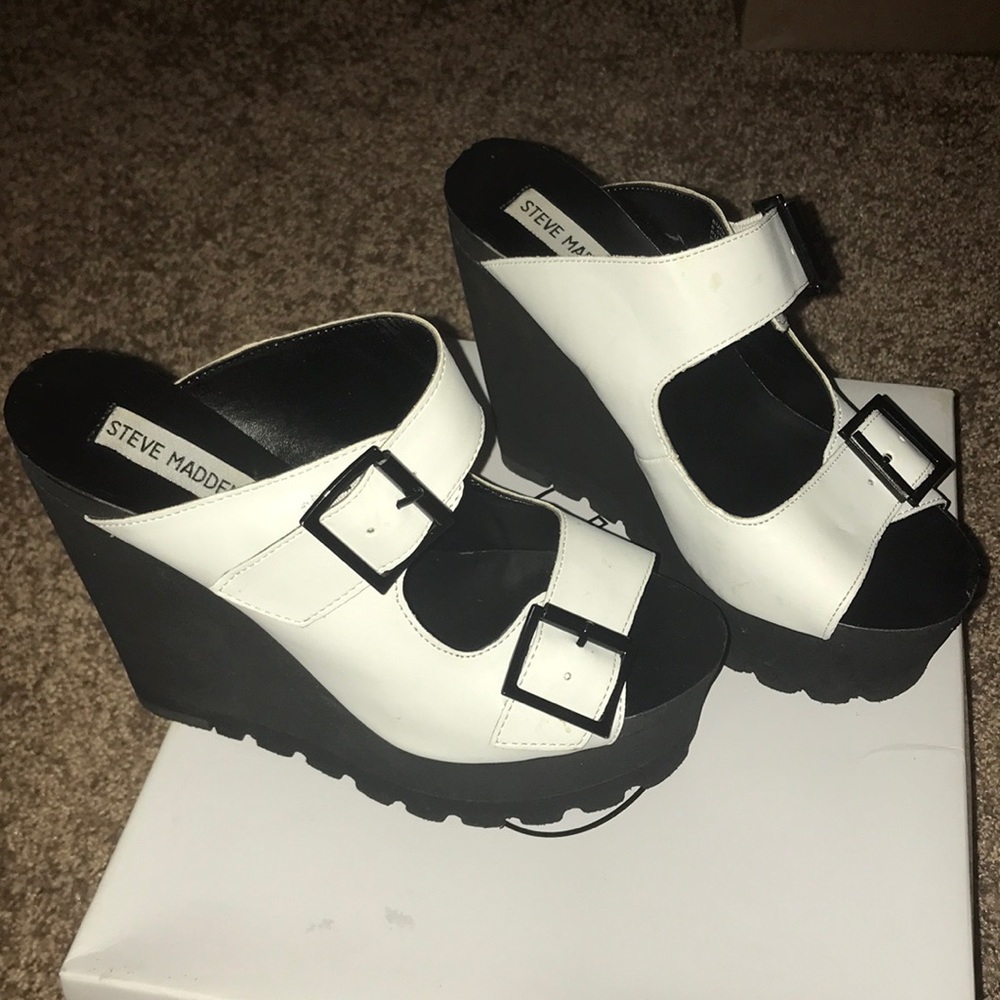 Steve Madden buckelup wedge